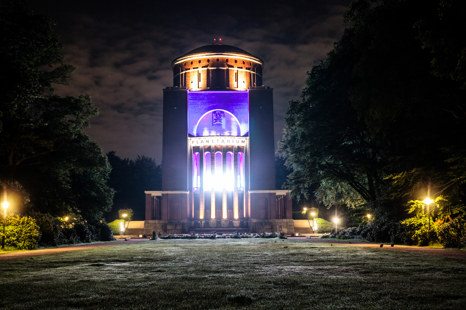 Through the Night - Hamburg Planetarium