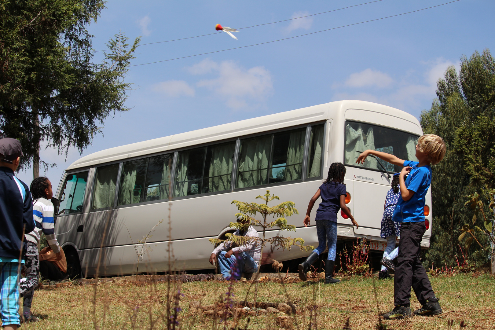 Throwing hands Foto & Bild people, hands, ethiopia Bilder auf