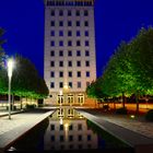 Thüringer Landtag in Erfurt zur Blauen Stunde im Sommer