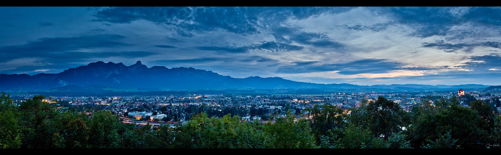 Thun by Night