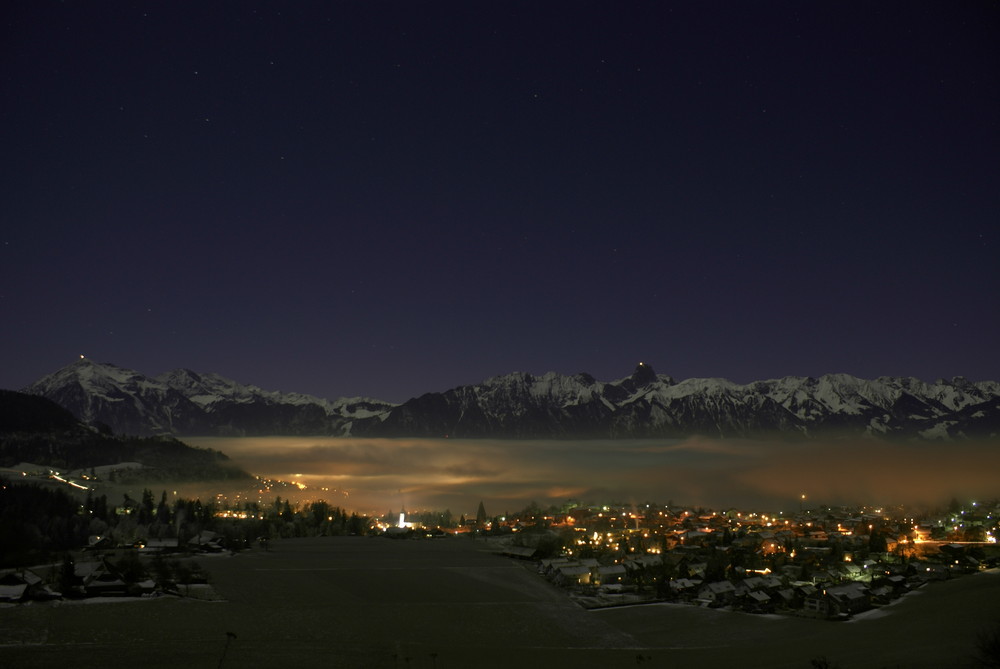 Thun im nächtlichen Nebel