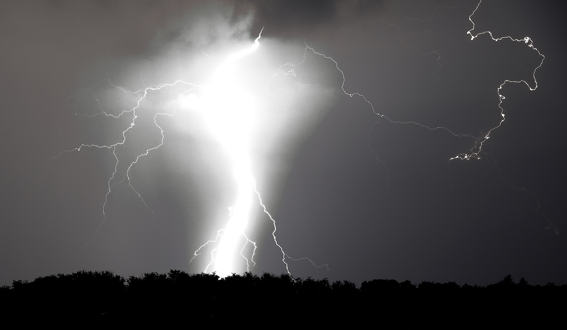 Thunder and lightning over Calden