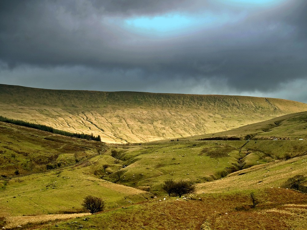 Thunder In The Hills