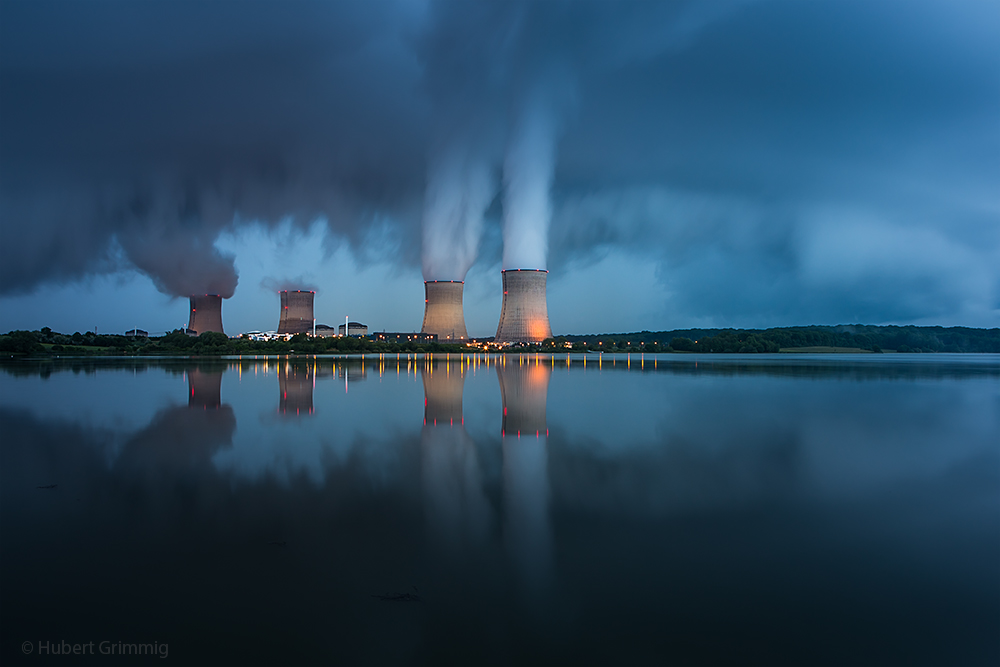 Thunderstorm bites the power plant