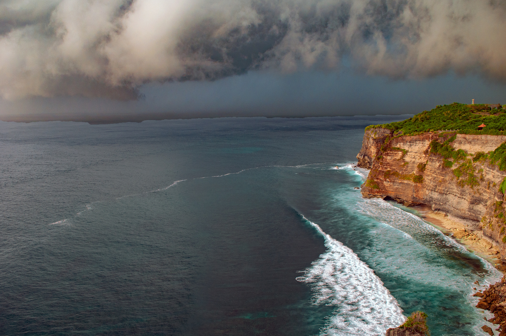 Thunderstorm hits Nusa Dua