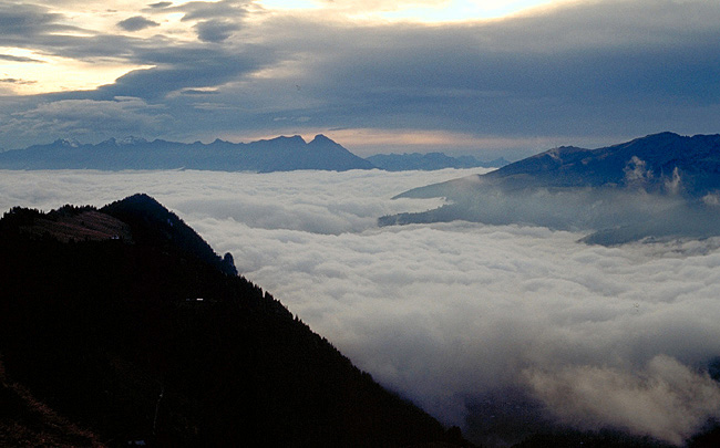 Thuner See unter Wolken