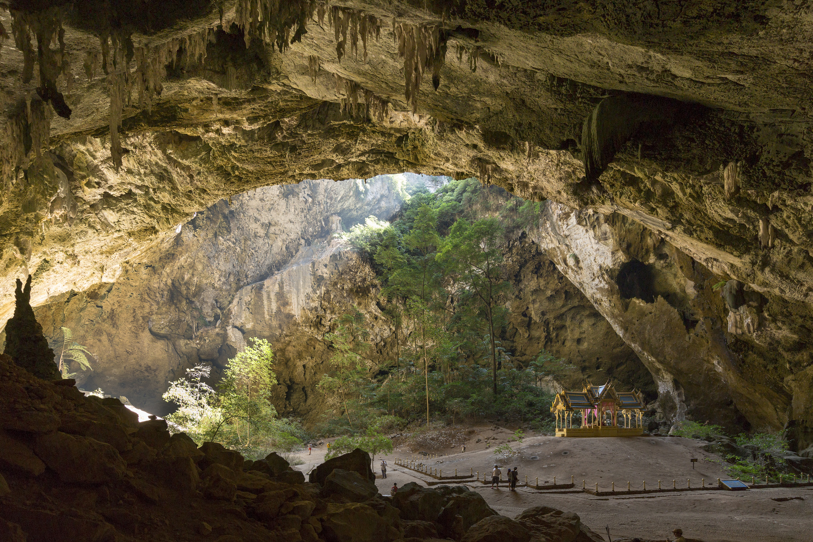 Thung Sam Roi Yot - Phraya Nakhon Cave