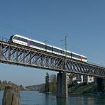 Thurbo-Zug auf der Rheinbrücke