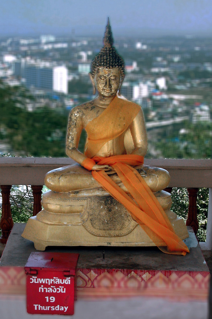 Thursday Buddha on Khao Phra Bat 