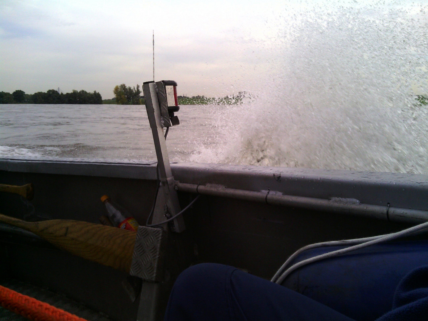 thw boot auf dem rhein