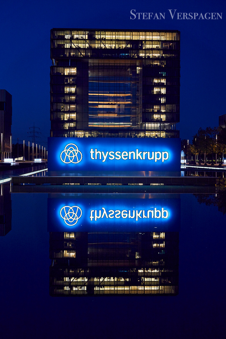 Thyssenkrupp bei Nacht 2