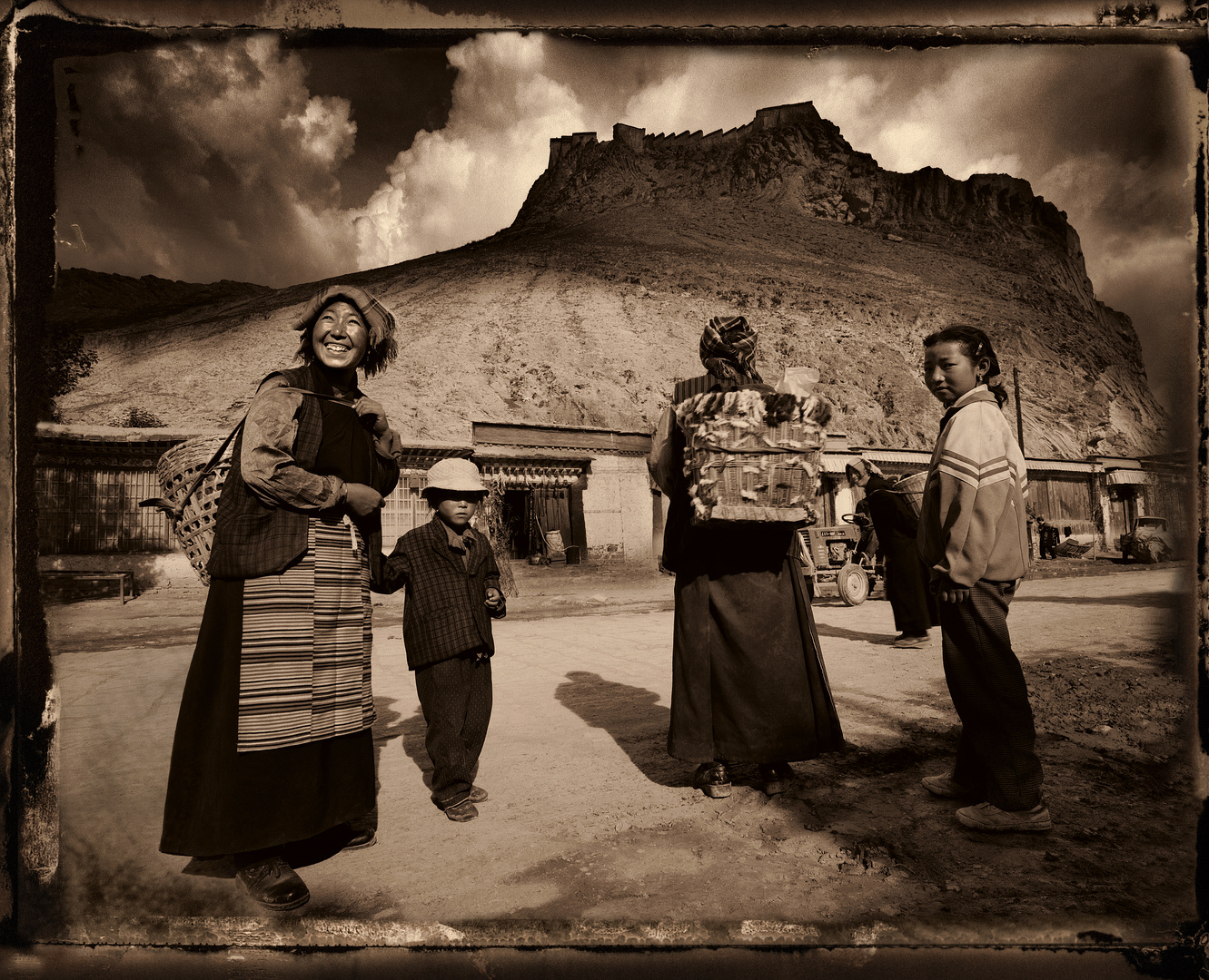 Tibet - Gyantse - Matriarchal family