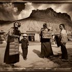 Tibet - Gyantse - Matriarchal family