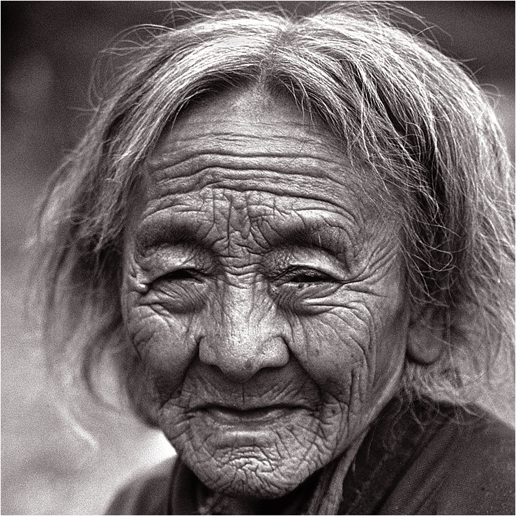 Tibeterin mit Lebenserfahrung von  Richard der Loewe