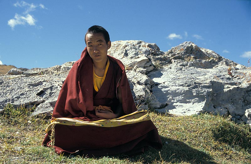 Tibetischer Monch Beim Studium Foto Bild Asia Tibet East Asia Bilder Auf Fotocommunity