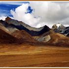 Tibetisches Hochland,      Farbige Bergformationen