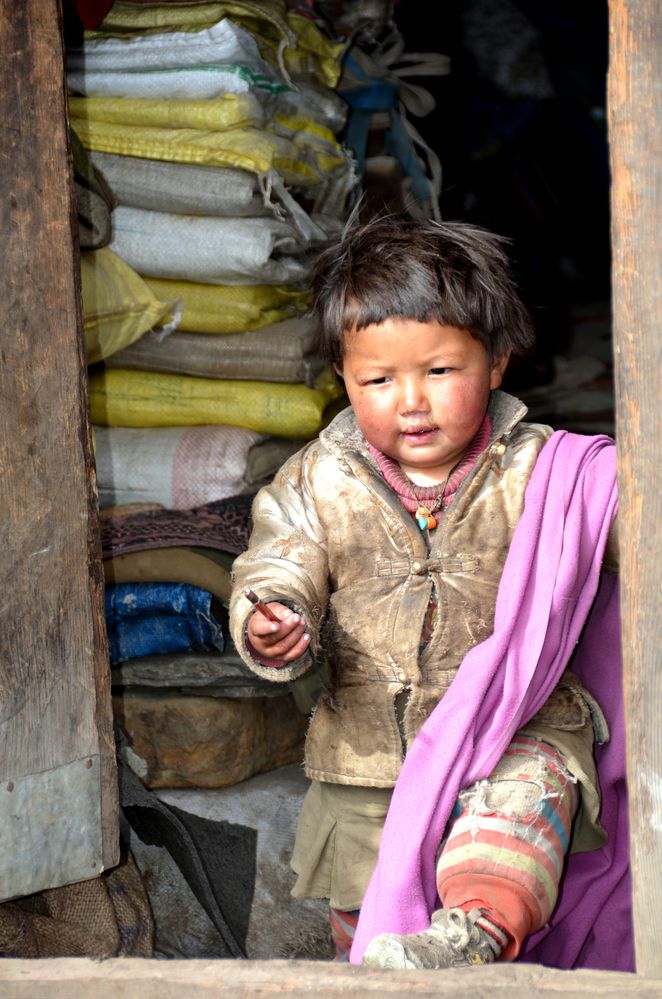 Tibetisches Mädchen in Samdo in der Manaslu-Region