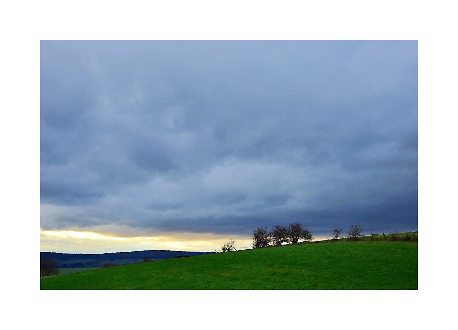 tief hängende Wolken