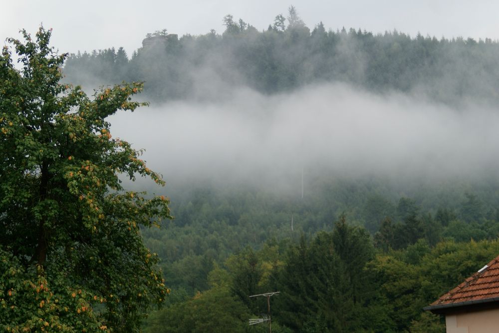 Tief henge Wolken über Moyenmoutier