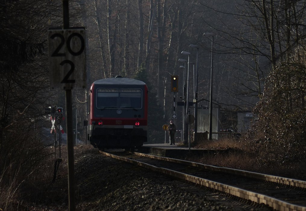 Tief im Walde steht ein Männlein im Licht