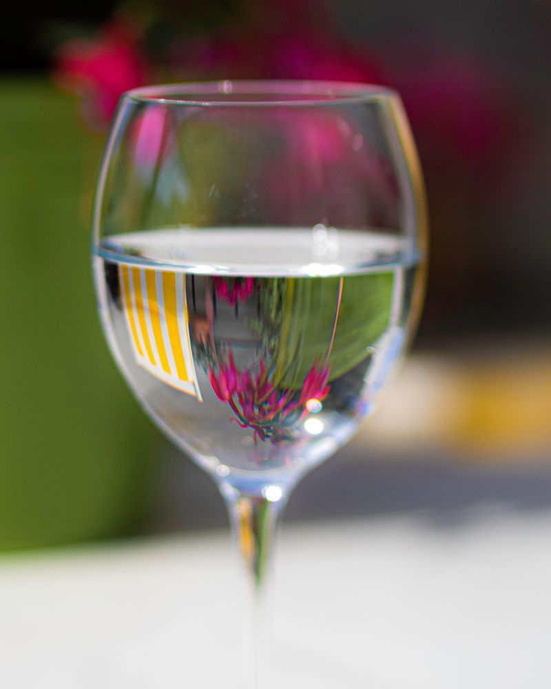 tief ins Glas geschaut Foto & Bild glas, unschärfe