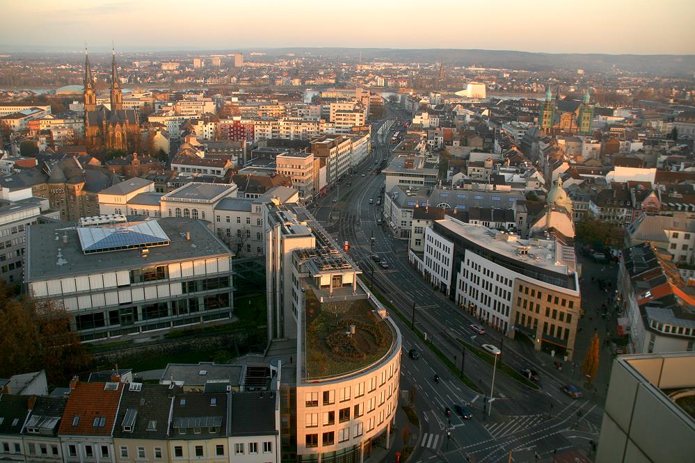 Tief stehende Sonne und hoch stehende Kamera