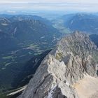 Tief- und Weitblick von der Zugspitze (2023_09_01_8665_ji)