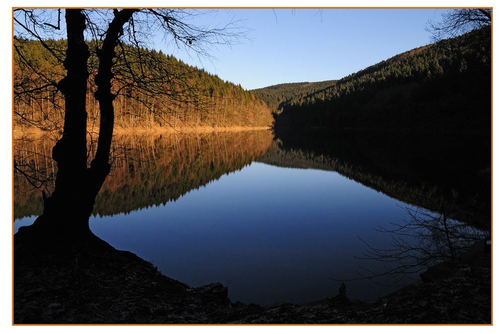 Tiefblaue Talsperre