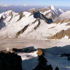 Tiefblick auf den Fieschergletscher,über den wir von Bellwald aus aufgestiegen sind.