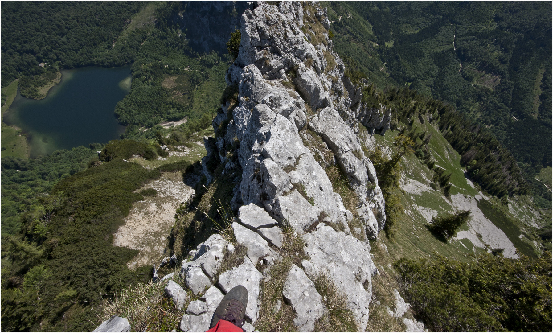 Tiefblick vom Traunstein- Ostgrat