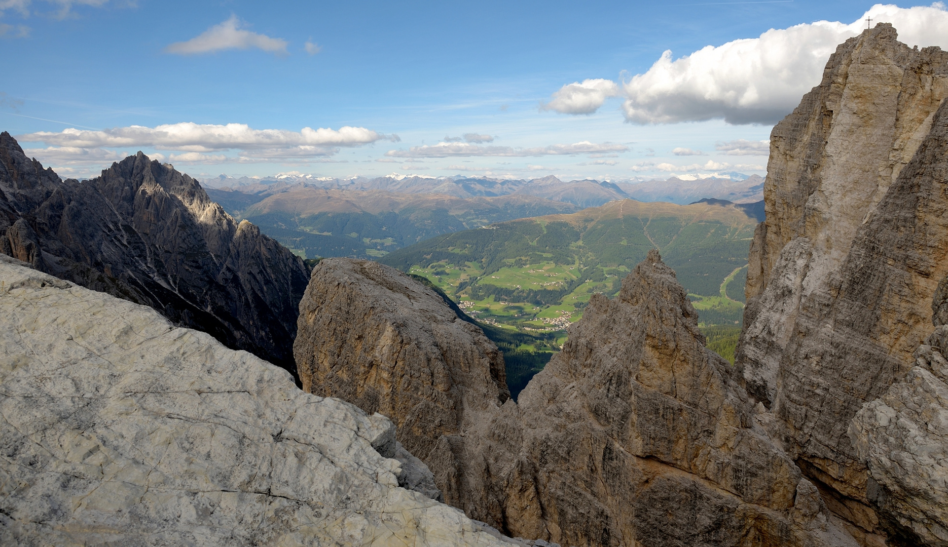 Tiefblick-Weitblick beim Anstieg zur Oberbachernspitzen 2677 m 