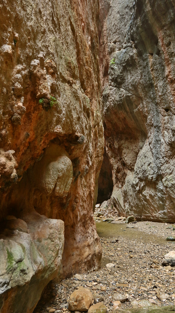 Tiefe Schlucht