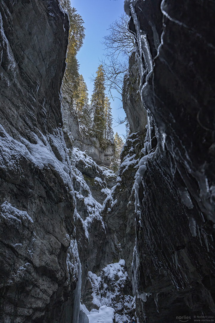 Tiefe Schlucht