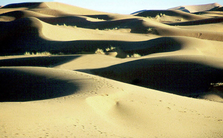 Tiefe Sonne in der Sahara