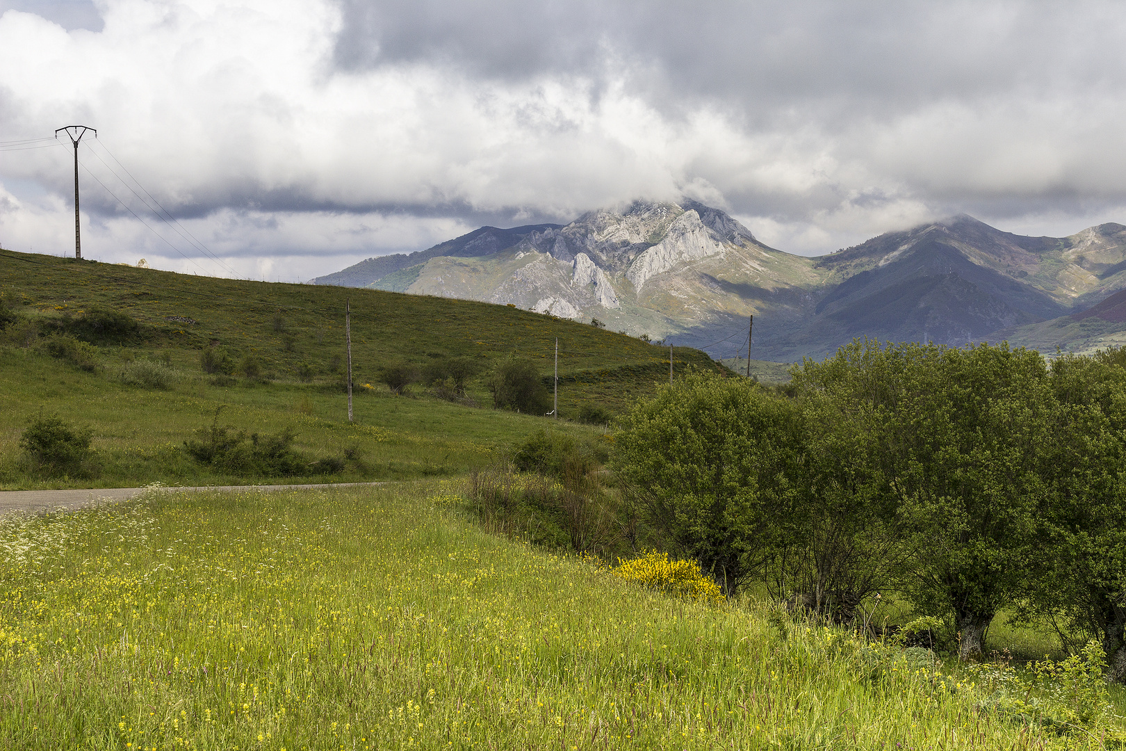 Tiefe Wolken über Spaniens Berge