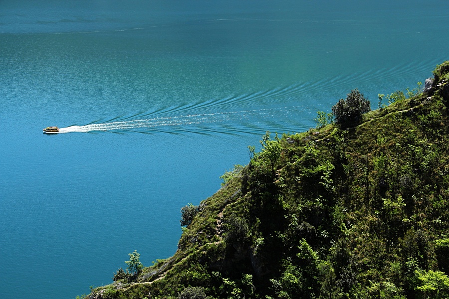 Tiefer blauer Gardasee