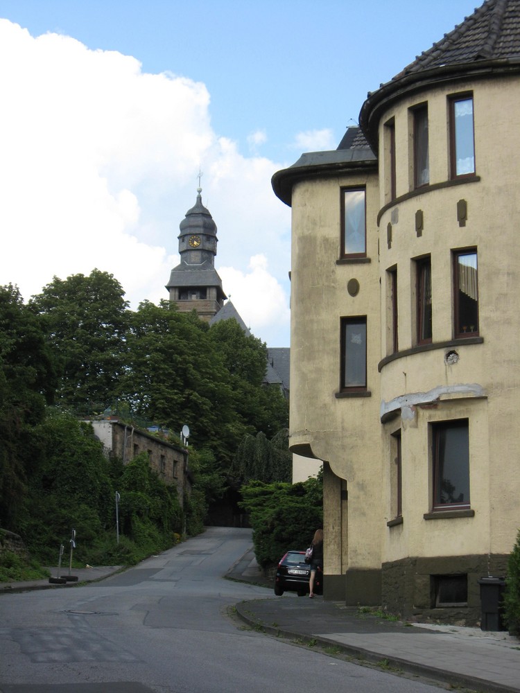 Tiefer Weg mit Blick auf Rathaus Wetter/Ruhr