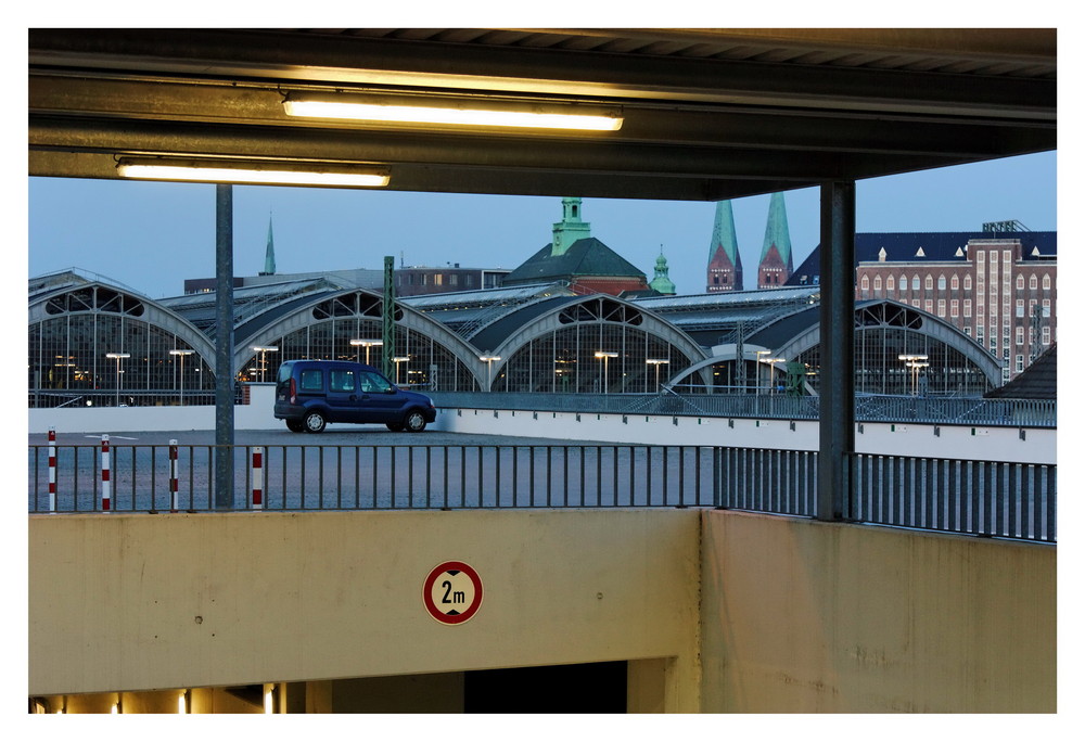 Tiefgarage vor dem Lübecker HBF