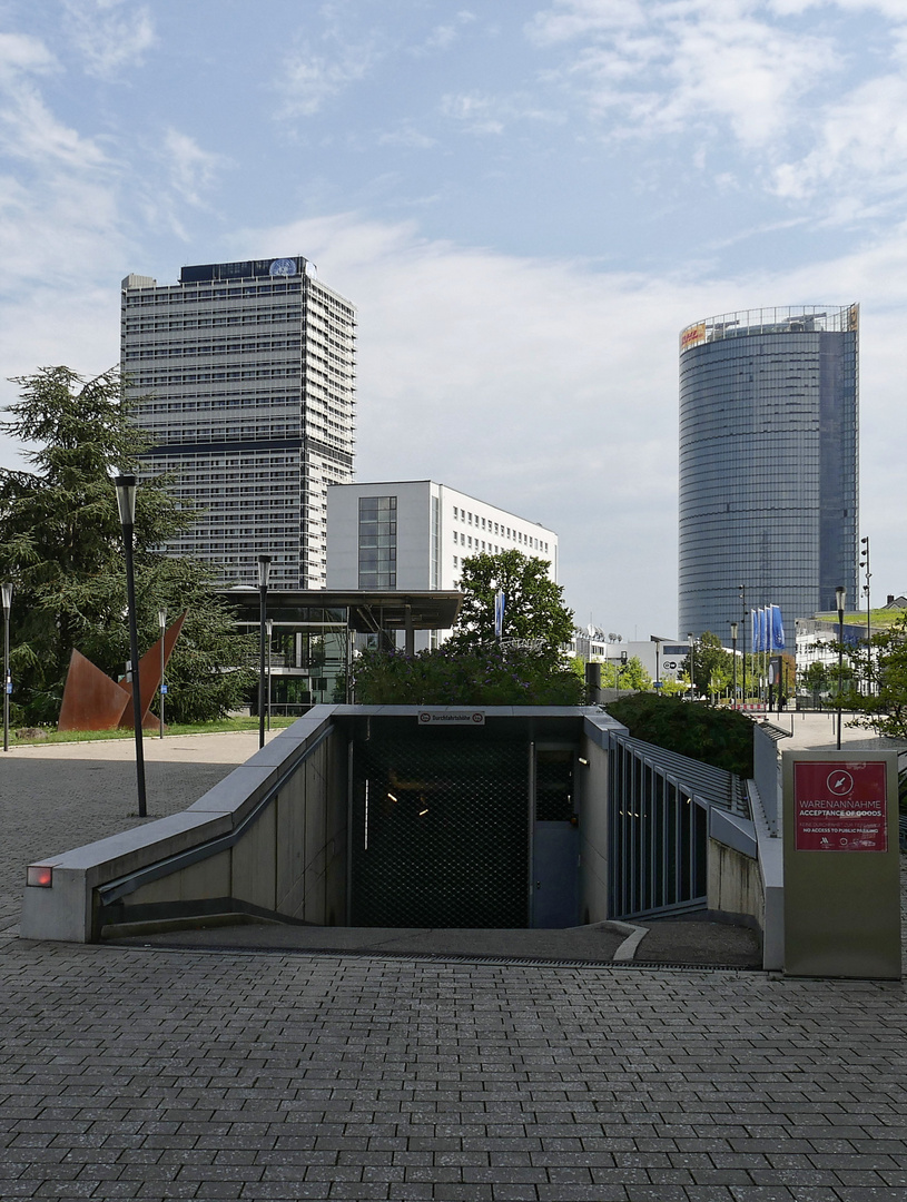 Tiefgarageneinfahrt am Platz der Vereinten Nationen in Bonn