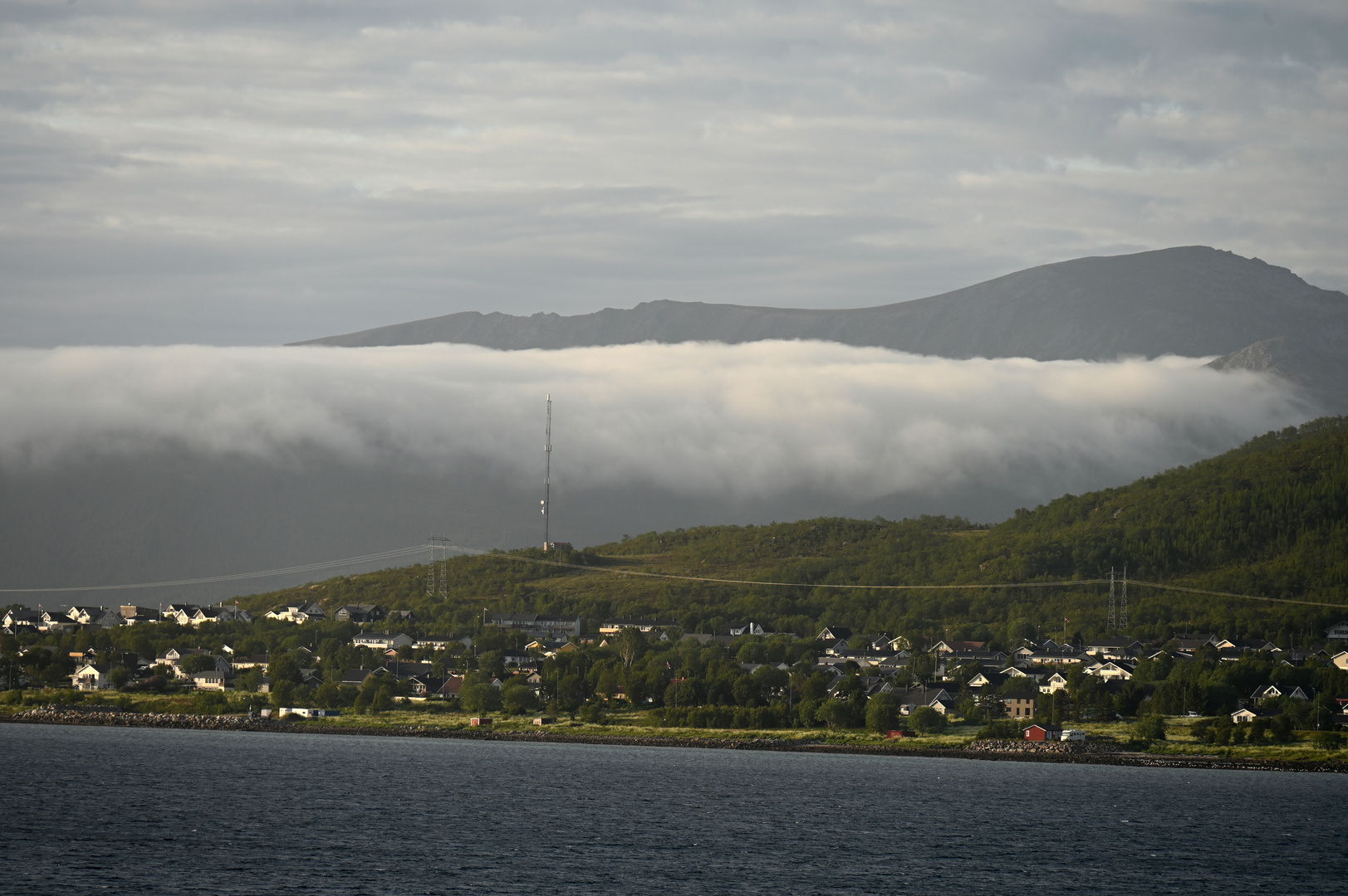 Tiefhängende Wolken auf dem Weg nach Tromsø