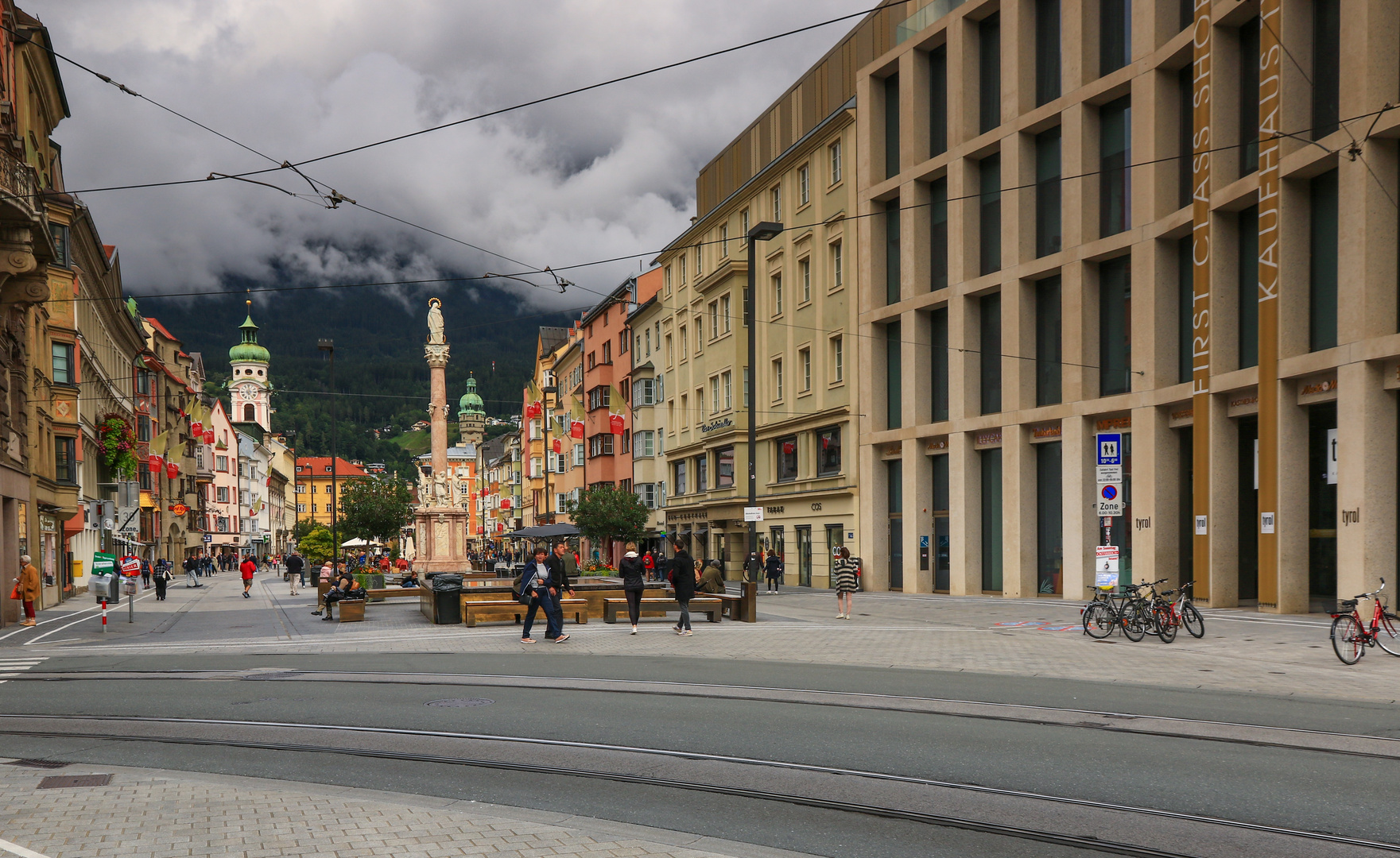 Tiefhängende Wolken über Innsbruck