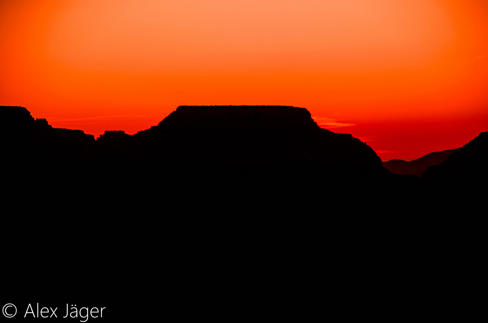 Tiefroter Sonnenuntergang