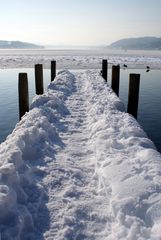 Tiefschnee am Steg