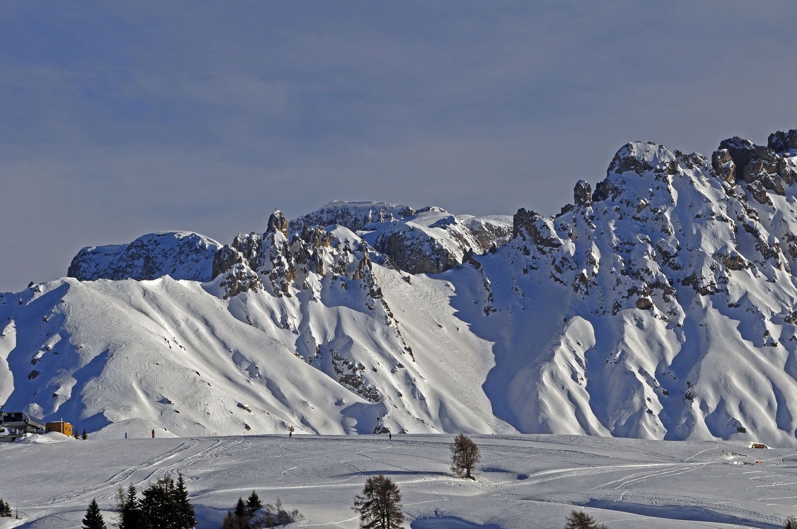 Tiefschneeabfahrt in Südtirol