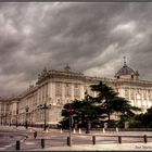 Tiempo amenazador sobre palacio. Madrid (HDR) (revisión)