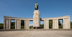 Tiergarten - Soviet War Memorial - 01