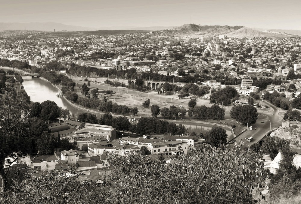 Tiflis, die große Metropole in Eurasien / Georgien