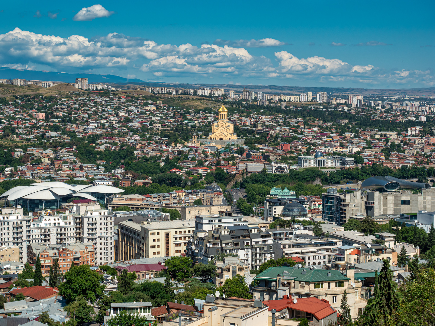 Tiflis mit Sameba-Kathedrale