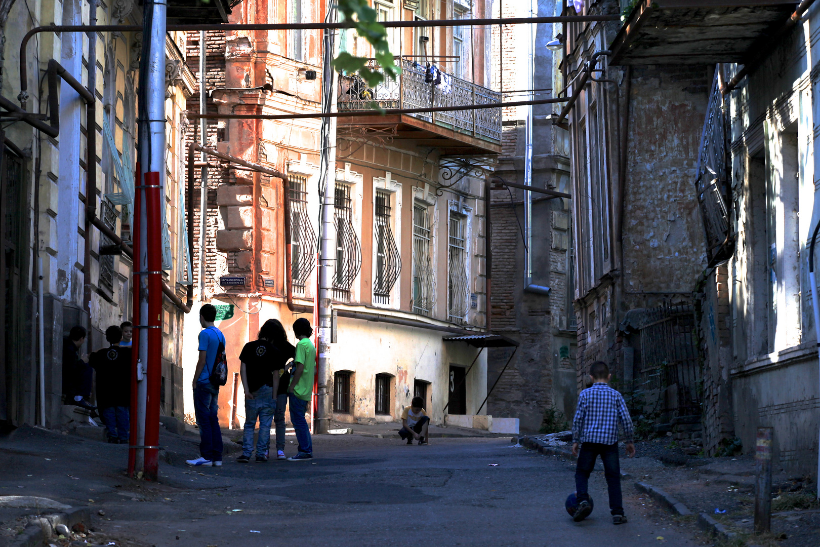Tiflis: Straßenleben in der Altstadt