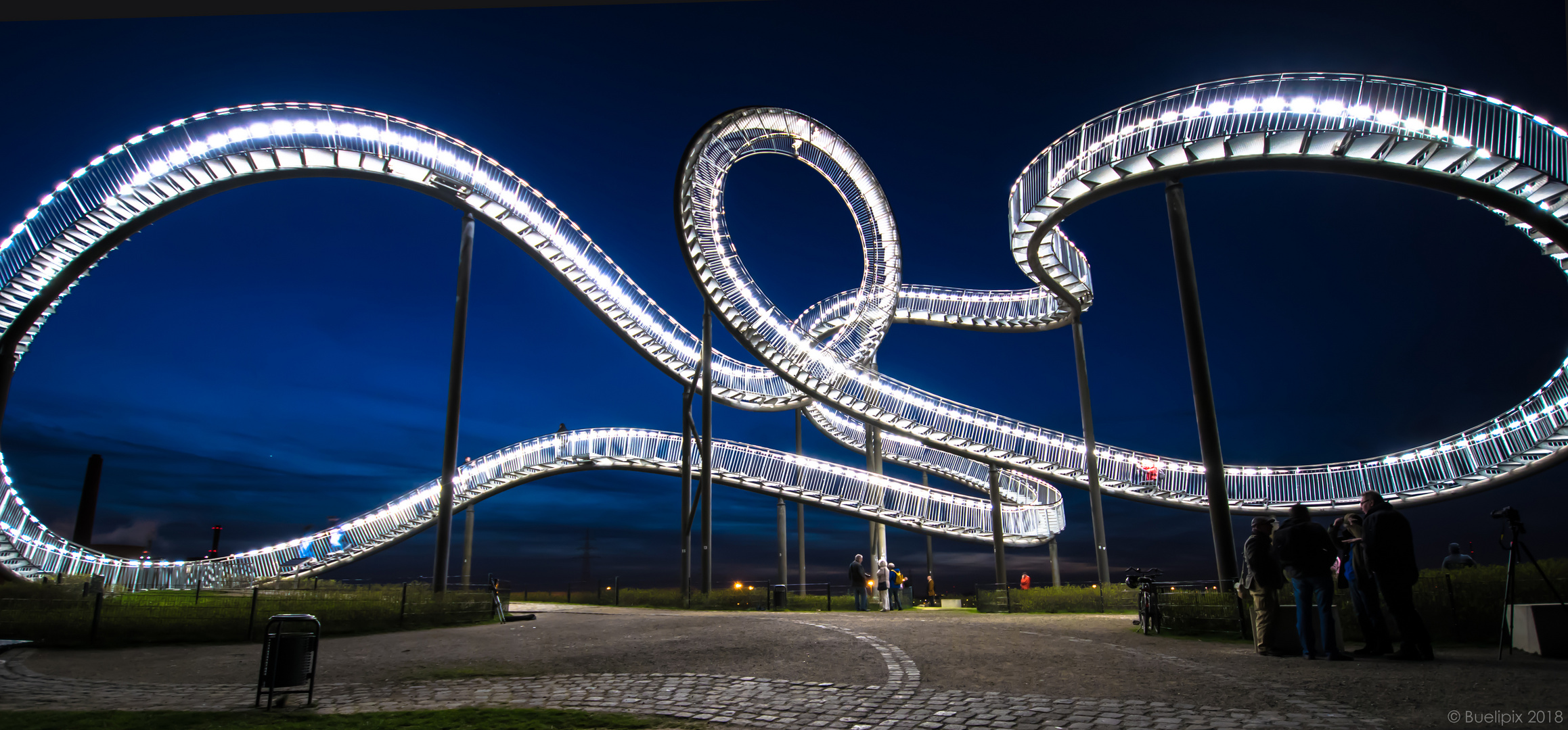 Tiger and Turtle – Magic Mountain zur 'Blauen Stunde'  (© Buelipix)